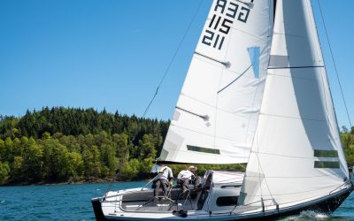 Regatta-Marathon am Sorpesee: Sonnenschein und Starkwind-Drama!